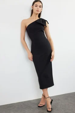 Vestido justo de um ombro só