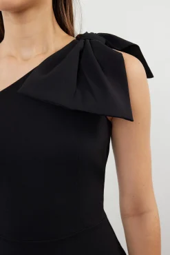 Vestido justo de um ombro só