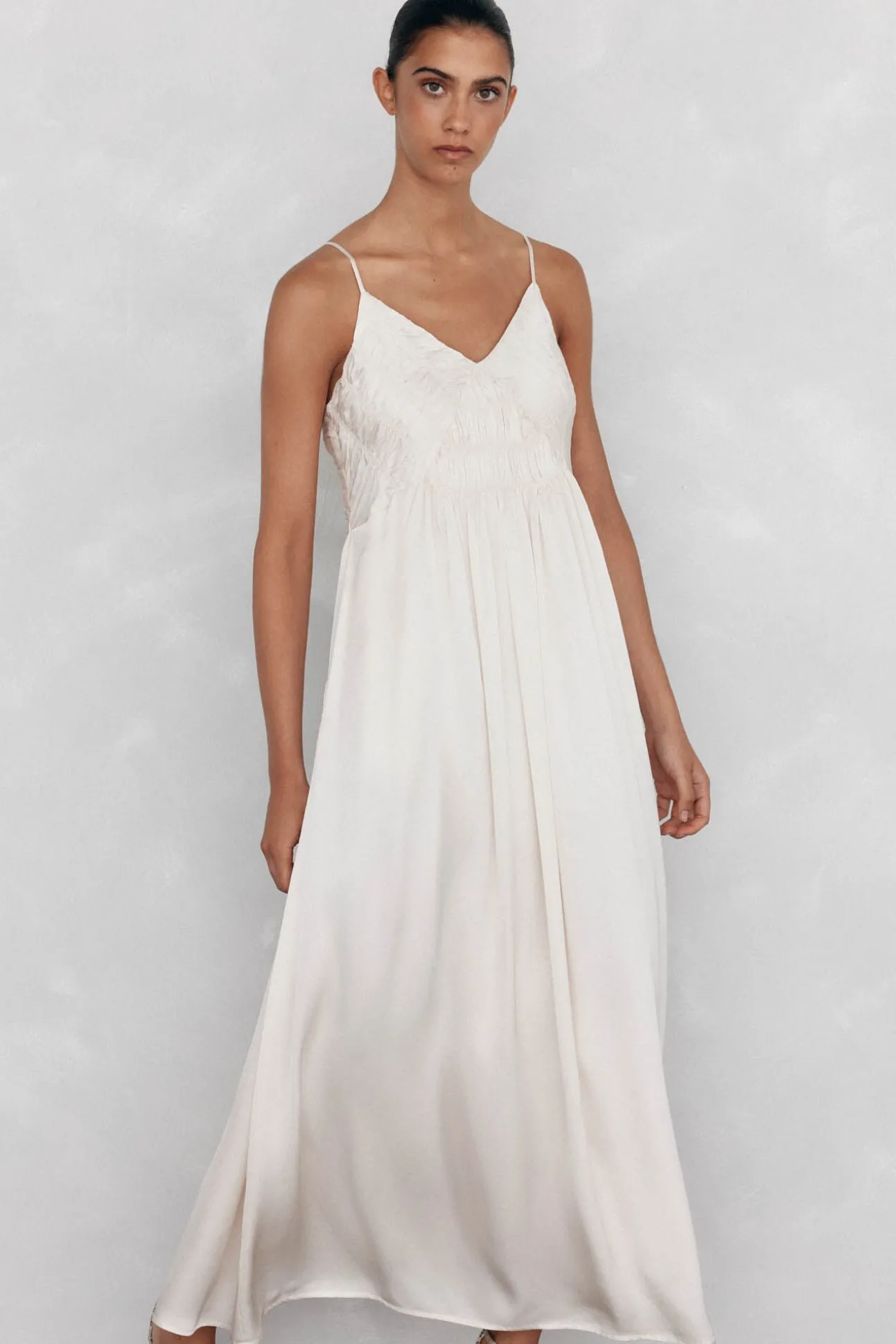 Vestido lingerie com detalhe franzido