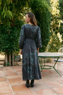 Vestido longo Carmen de manga comprida com estampado de lírio da meia-noite