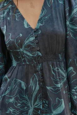 Vestido longo Carmen de manga comprida com estampado de lírio da meia-noite
