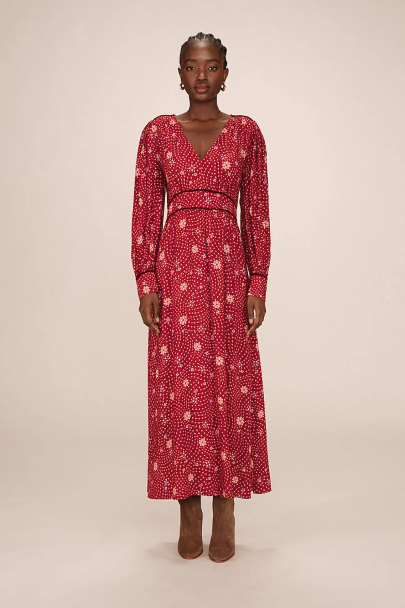 Vestido longo com decote em V e estampado floral