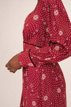 Vestido longo com decote em V e estampado floral