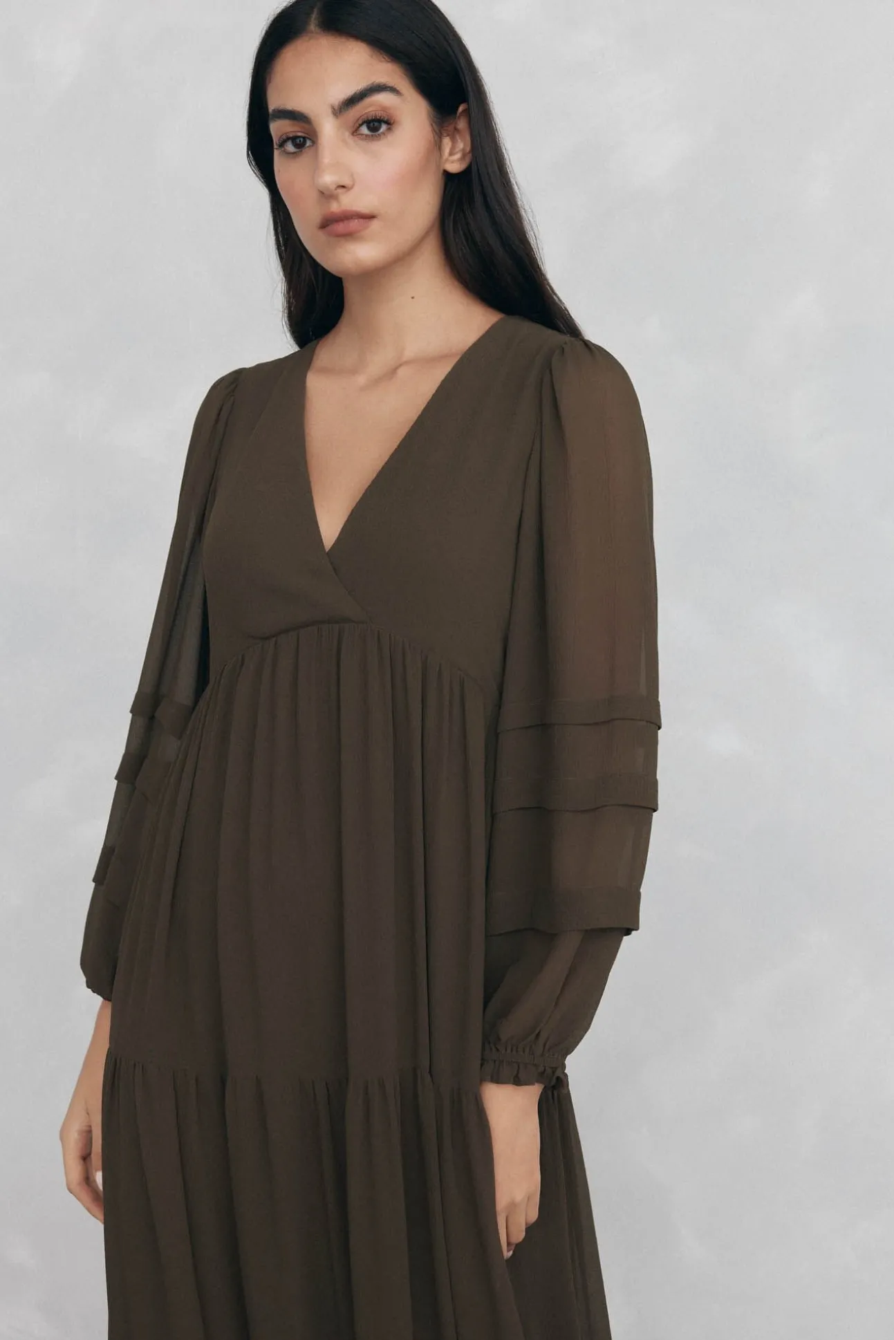 Vestido longo com detalhe de cordão