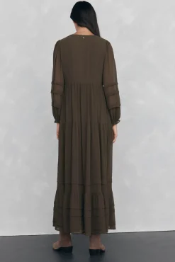 Vestido longo com detalhe de cordão