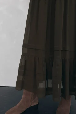 Vestido longo com detalhe de cordão