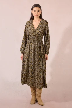 Vestido longo com estampado e pregas