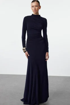 Vestido longo de gola alta
