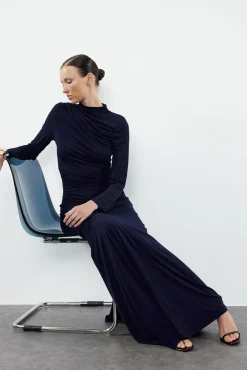 Vestido longo de gola alta