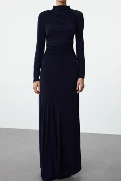 Vestido longo de gola alta