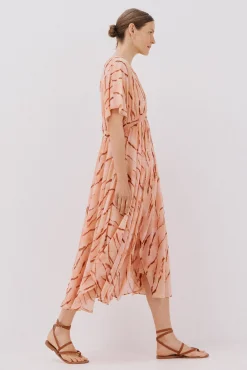 Vestido longo e fluído estampado