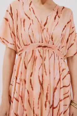 Vestido longo e fluído estampado