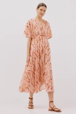 Vestido longo e fluído estampado