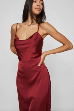 Vestido midi acetinado