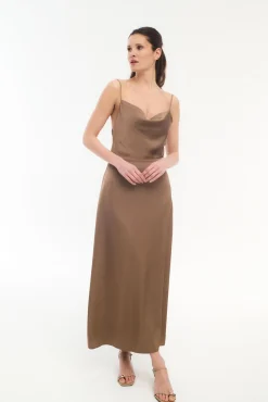 Vestido midi acetinado