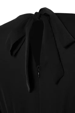 Vestido midi com abertura