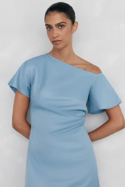 Vestido midi com apliques assimétricos