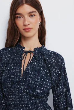 Vestido midi com cintura elástica