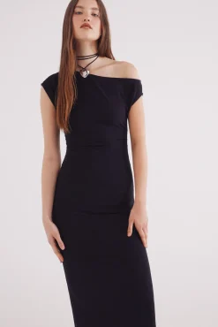 Vestido midi com decote assimétrico