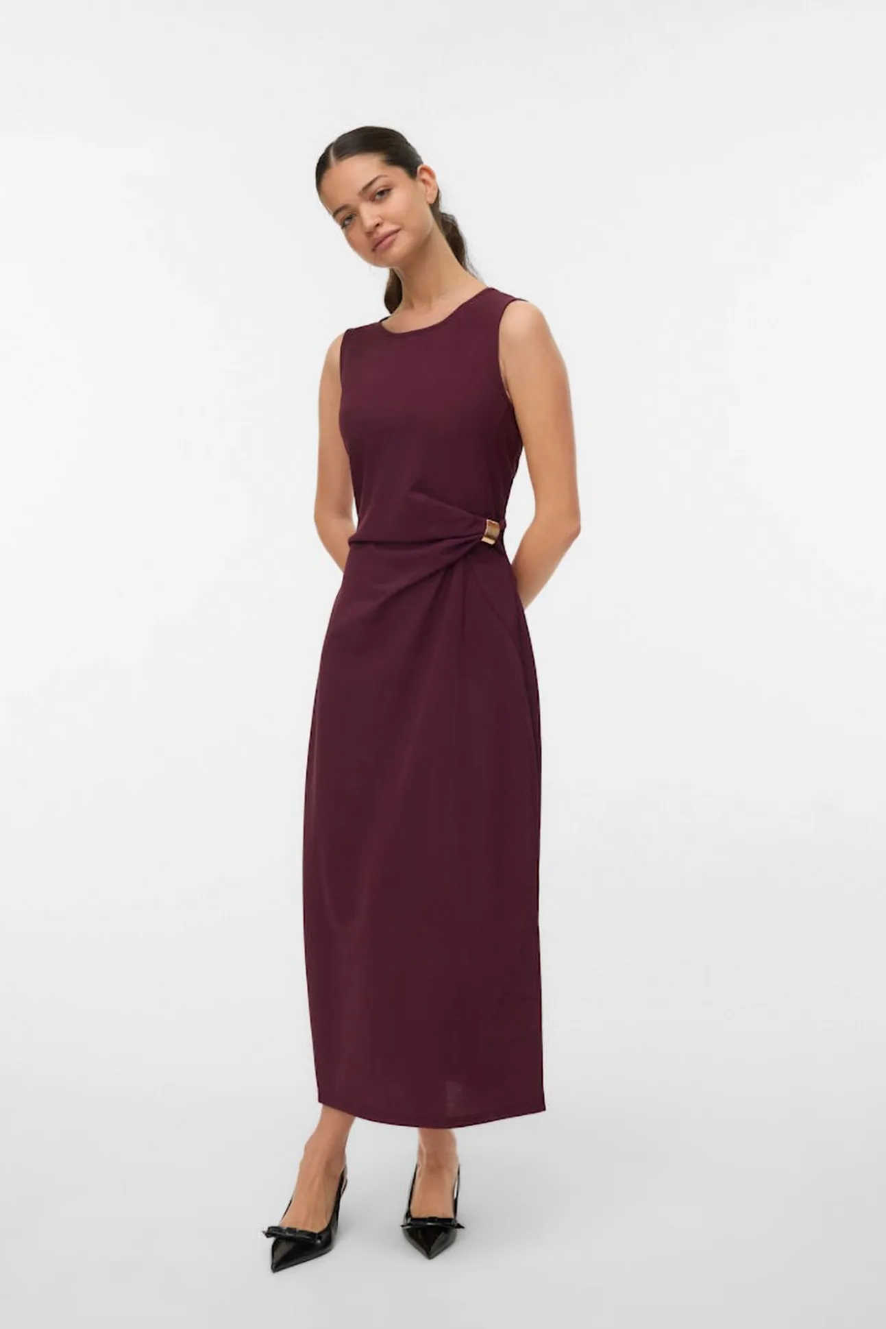 Vestido midi com detalhe de fivela