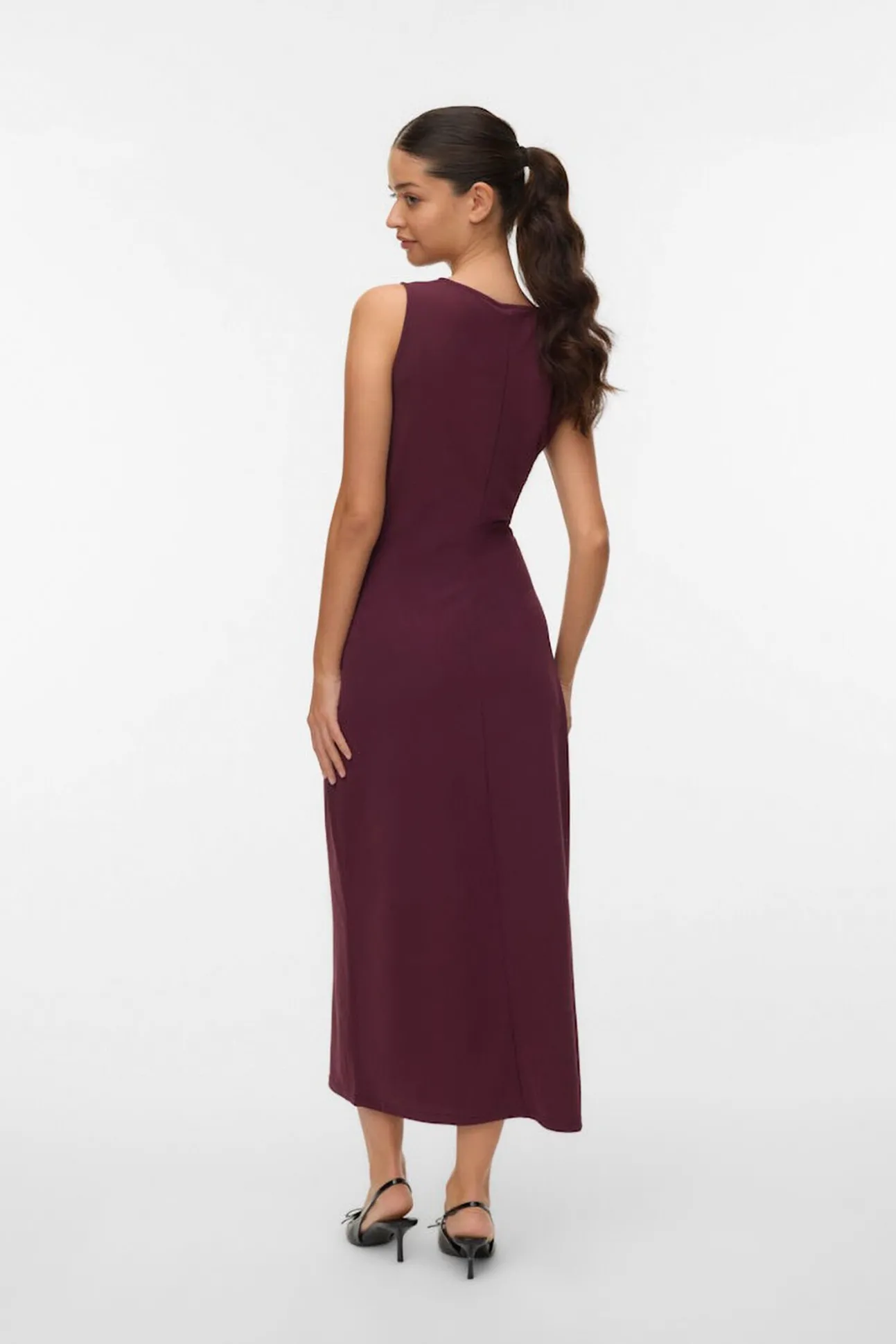 Vestido midi com detalhe de fivela