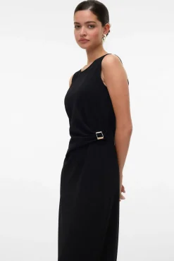 Vestido midi com detalhe de fivela