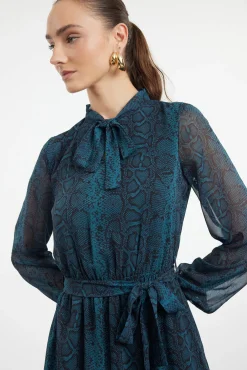 Vestido midi com laço