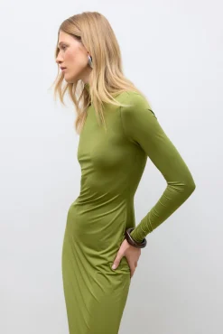 Vestido midi de gola alta
