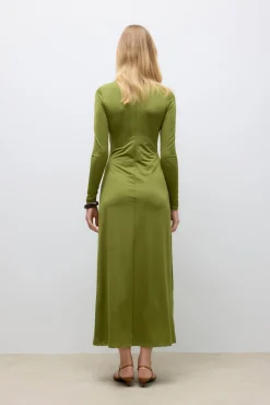 Vestido midi de gola alta