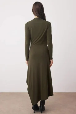 Vestido midi de gola alta