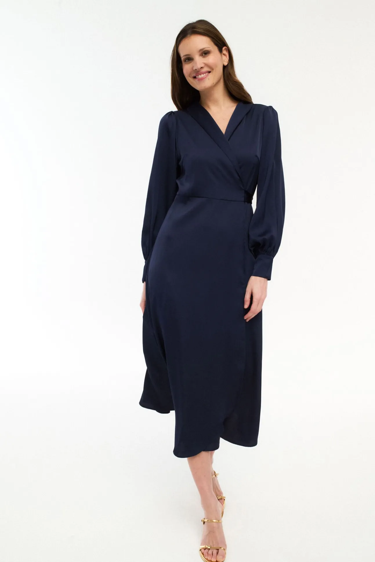 Vestido midi envolvente em cetim