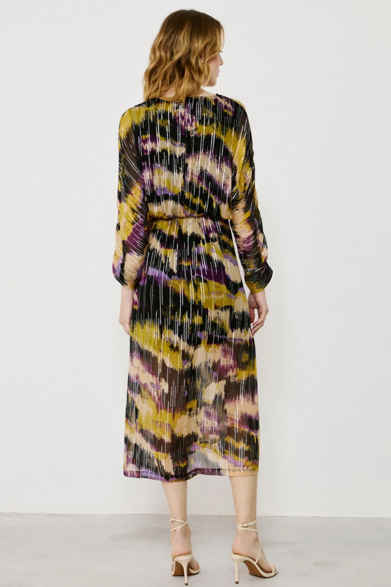 Vestido midi estampado com lurex