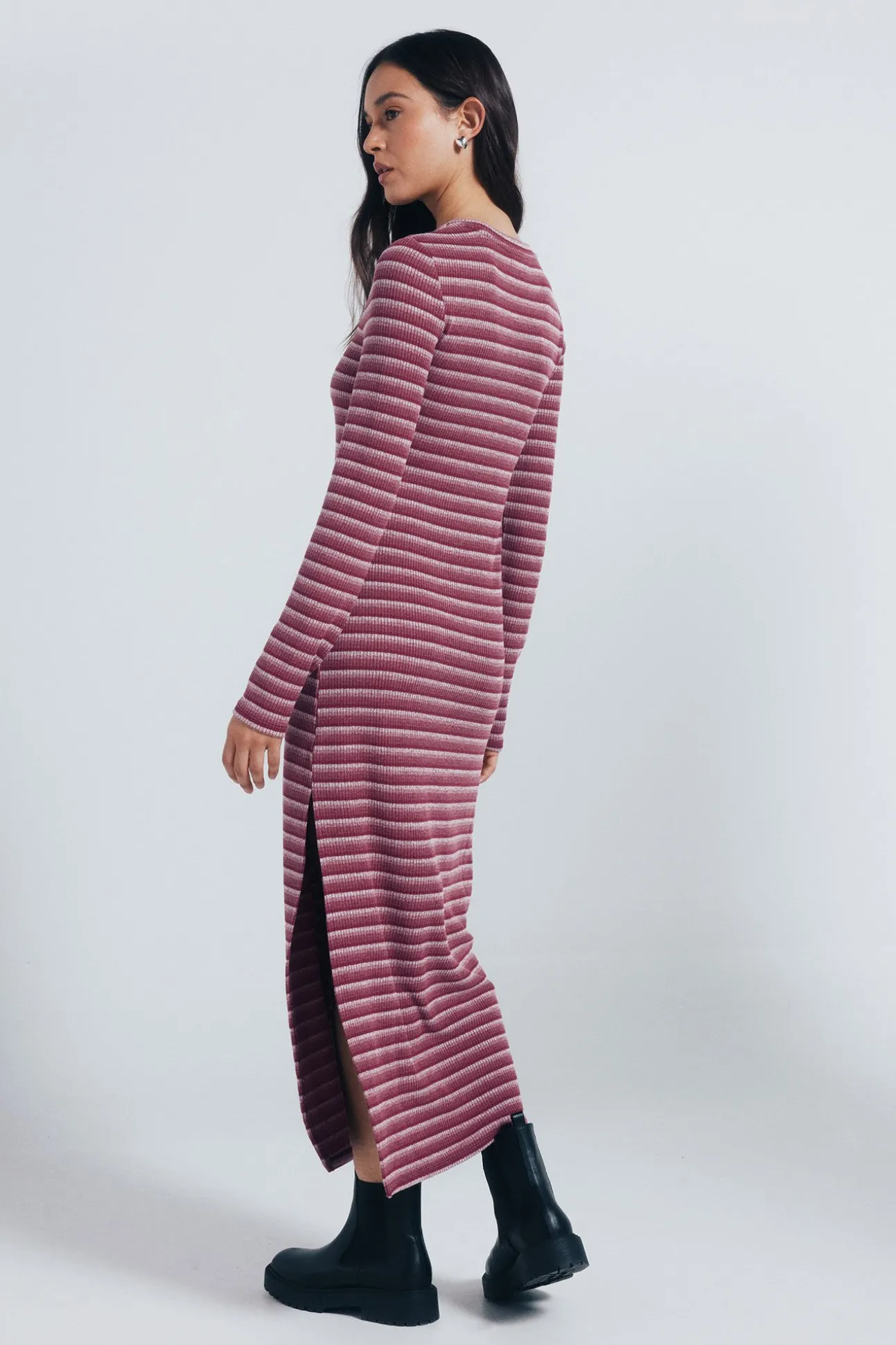 Vestido midi estruturado riscas e justo