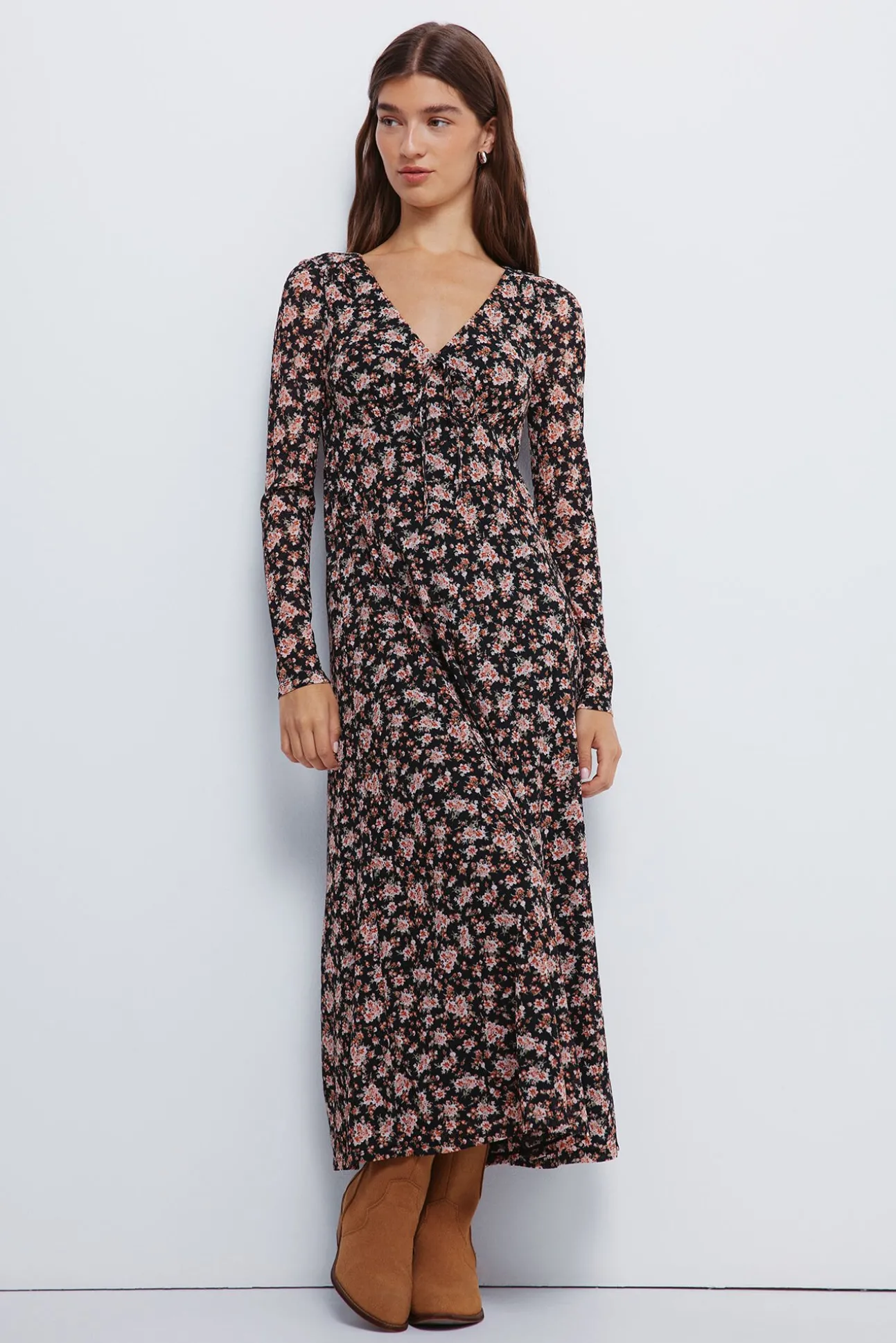 Vestido midi floral com decote laço