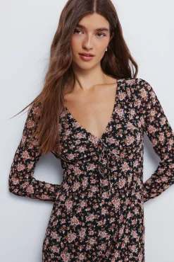 Vestido midi floral com decote laço