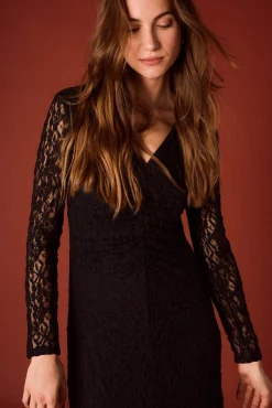Vestido preto deslizante