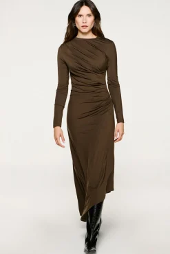 Vestido slim fit assimétrico